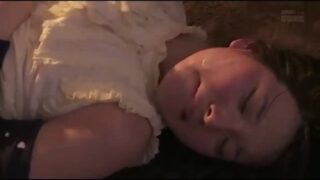 巨乳人妻が本気で抵抗し泣き叫ぶのに対し、容赦なくレイプされる