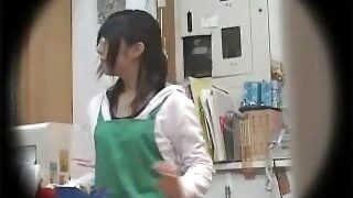 痴漢が本屋のメガネ店員に予想外の結末をもたらす