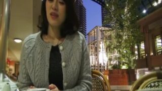 不倫相手との再会で全力で腰を振り、淫乱な熟女の本性が露わになる瞬間。