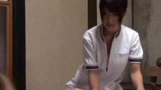 温泉で呼んだマッサージ師の姉が欲情し、そのまま中出しまでされる。