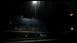 寝台列車で出会った痴女妻をハメ撮り