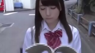 制服JKが道端で拉致され強制イラマチオ