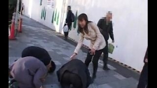 素人妻に土下座で一発セックスできるマニア企画