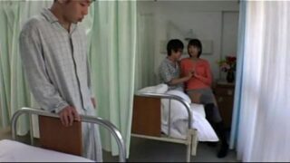 欲情した患者がカーテン越しにチンコを押し付けた