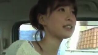 我慢限界の姉を激しく責め、放尿と潮吹きでイキ果てる