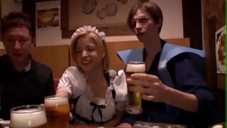 旅行中の白人女性が寝取られ中出しされる。