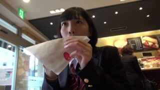 童顔JKをナンパし、隠れ巨乳で興奮しザーメンを注入した。