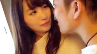 美女がチンポを待ちわびてすぐにアヘ顔になる。