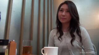 清楚な美人妻がAVに出演し、夫に隠れて巨根に惹かれる。