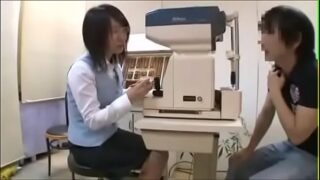 メガネ店員を口説き、身体を発達させる