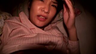 眠る巨乳少女が無理やり中出しされる