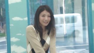MMスタッフが雑誌モデルを偽ってコスプレさせ、男性モデルとセックスさせる。