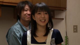 業者に無理やり犯される美乳奥様