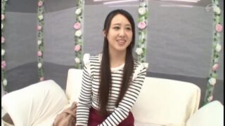 お金のためにHを公開する、お嬢様育ちの黒髪ロングの娘。