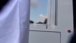 連続絶頂で何度も絶頂させられた素人の中出し作品。