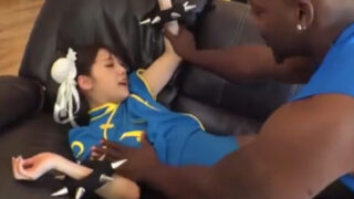 美少女格闘キャラが黒人ファイターに敗北し凌辱される。