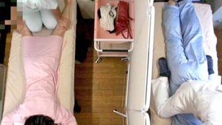 整体院のカップル割引で夫の隣で寝取られ、悶絶性感マッサージ