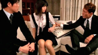 父の病床でのレイプが始まり、続く無限のレイプにさらされる社長令嬢