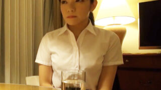 OLがフェラ奉仕中に悶絶イキ