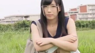 地味な女の子が驚くほど上手いフェラで大量発射。