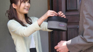 保険外交員が母亡き後に引きこもり息子に監禁・強姦される