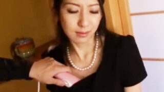 欲求不満の未亡人が義理の弟にハメ倒される