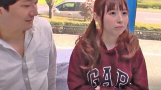 18歳美少女が童貞男優の激しい性行為で絶頂。