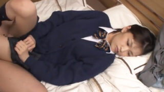 懇願した相手に素股させ、再び開ければ自分のものになる。