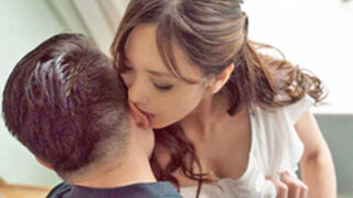 美人お姉さんたちが情熱的にチンポを貪る性行為