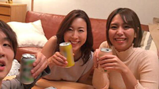 旅行中の4日間、彼女と母親とハメ撮りSEXを繰り返す彼氏