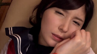 セーラー服の美女がアソコを乱す