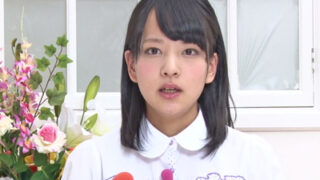 ロリ系アナウンサーがニュースを読む間に手コキとフェラでゴックンを連続させる