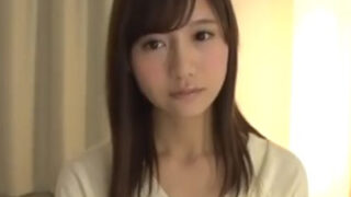 敏感マンコがすぐに潮を噴き、激ピスキメで顔射。