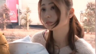 他の男性の性器を初めて体験した人妻が快感で中出しを許可した。