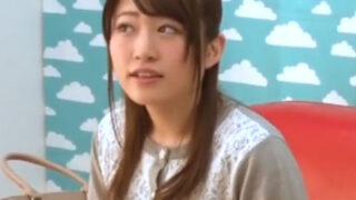 優しいお姉さんがヒカキンに似た童貞男性を描く。