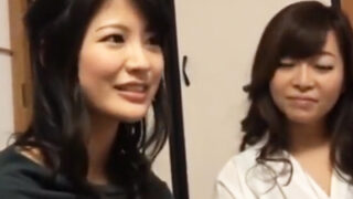 隠れて年上男性と中出し乱交を楽しむビッチ妻