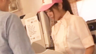 外で襲われ中出しされる店員