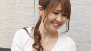 興奮した童貞の弟が、姉の無防備な姿にゴムなしで種付け