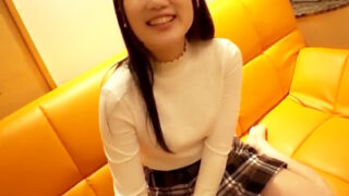 真っ白い精液がたっぷり付いた制服コスのロリ美少女とハメ撮り