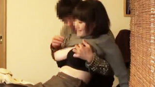 自宅で撮影した性犯罪盗撮動画の中で最も魅力的な「神乳」の女性が登場する。