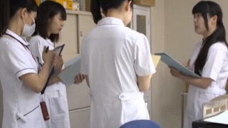 疲労した夜勤ナースが逆らえずに顔射レイプされる。