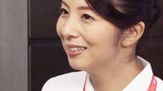 ベテランナースが勃起不全患者に神対応のオッパイ奉仕で治療し、性交に成功