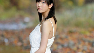 スレンダー巨乳美少女のAVデビュー作