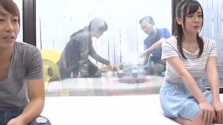 巨乳の軽い姉が弟の童貞を心配して手コキでSEXに臨む