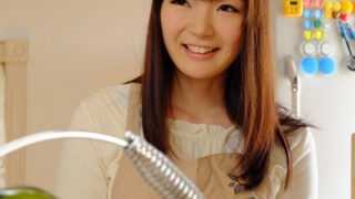 噂の美人ウエイトレスを誘拐し、公開調教