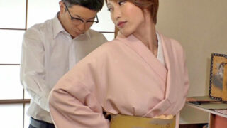 着物姿の母親の色気に耐えられない息子。