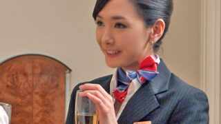 密室で特別サービスを受けるファーストクラスの客