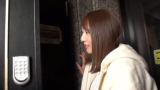 美少女が入室し、男子に即収められる。