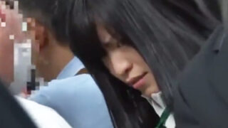 美少女JKが痴漢にクリ擦り続けられ腰を揺らし、連れ去られた後強姦される。