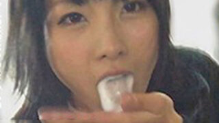 口に精液を含んだまま大都会を散策